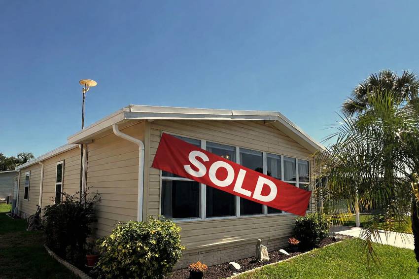 Winter Haven, FL Mobile Home for Sale located at 471 S. Putter Circle Swiss Golf & Tennis